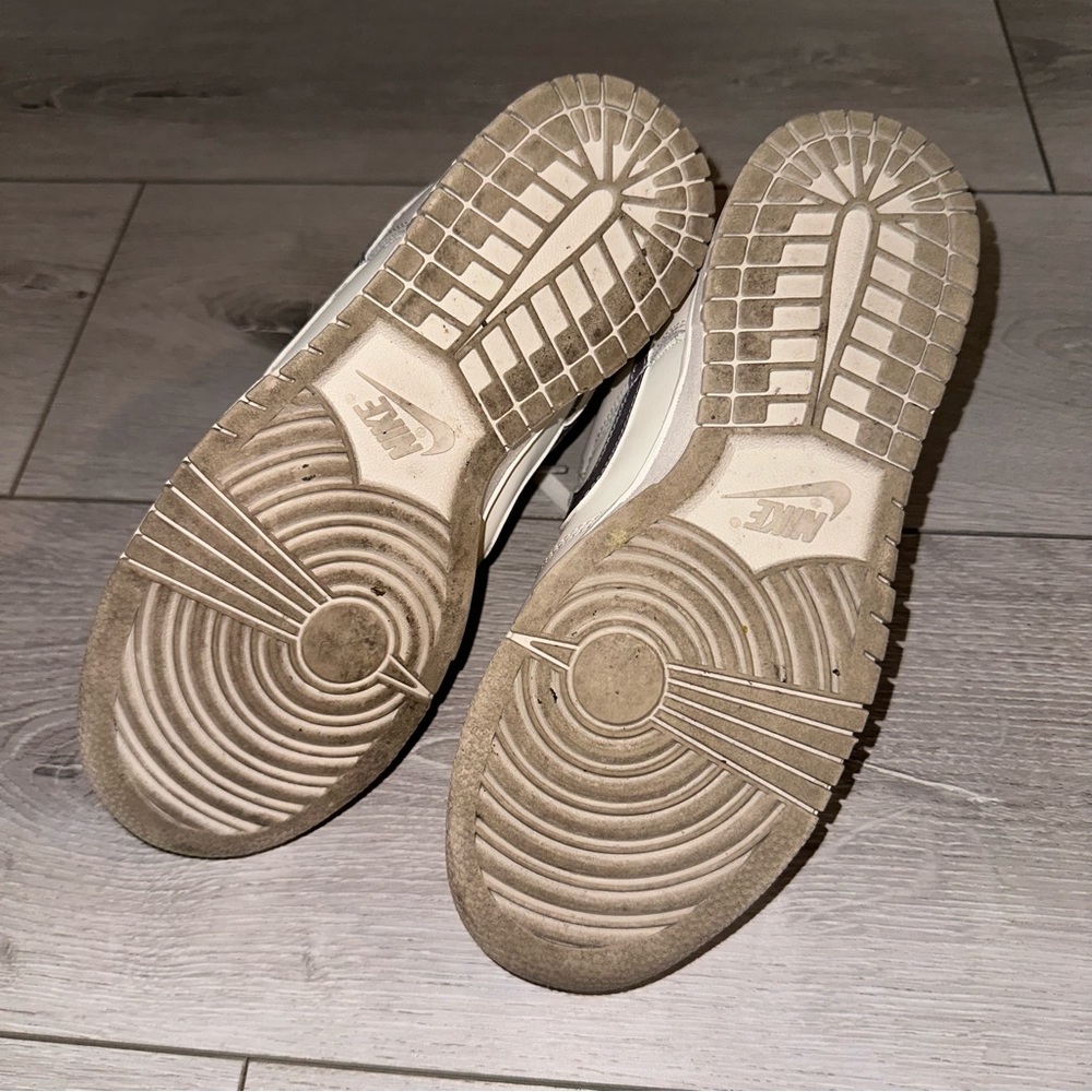 Nike Women's Sneakers in Cream and Gray - Picture 11 of 12